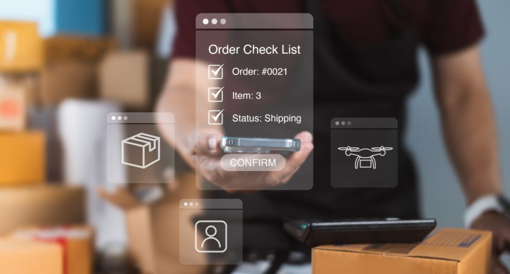 Homem olhando celular com um checklist de etapas de logística de entrega.